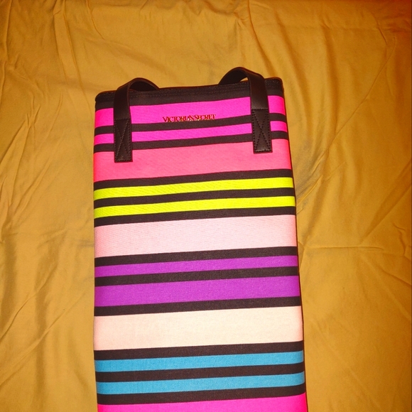 Victoria Secret - Picture 1 of 5